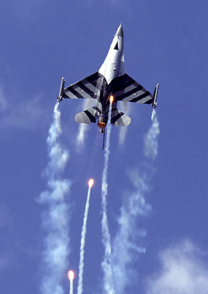Dutch F-16 action - pic by Dave Eade